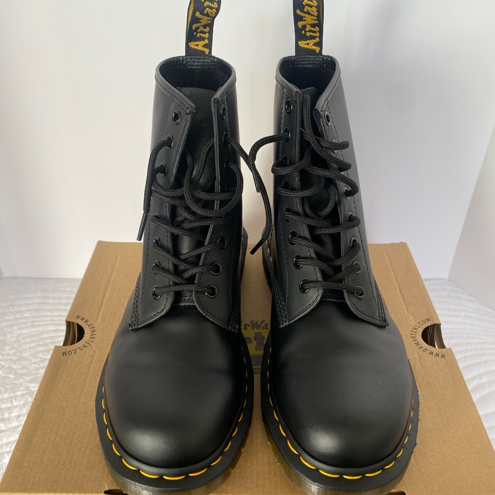 Men’s Dr. Martens combat boots in black